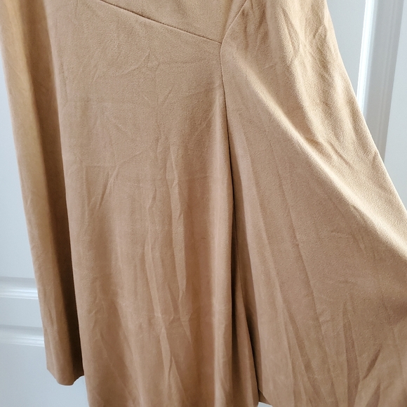 Skirt - Picture 2 of 8